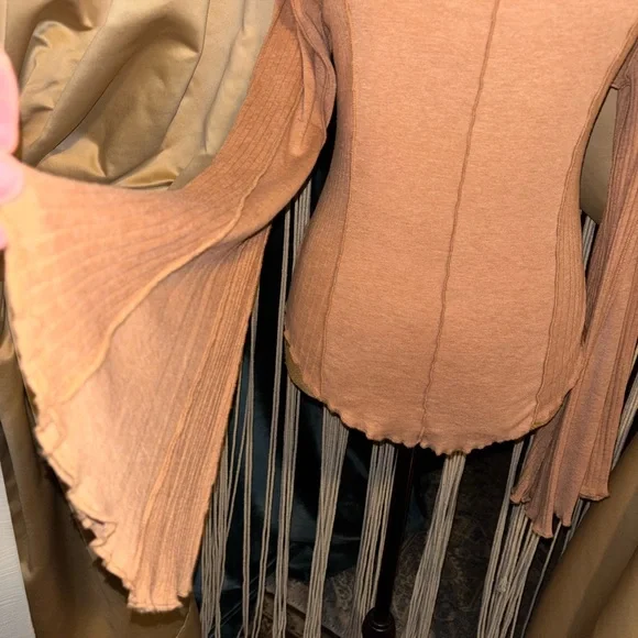 🍂FREE PEOPLE🍂CINNAMON BELL SLEEVE UNRHYMED TEE🍂 - Picture 7 of 12